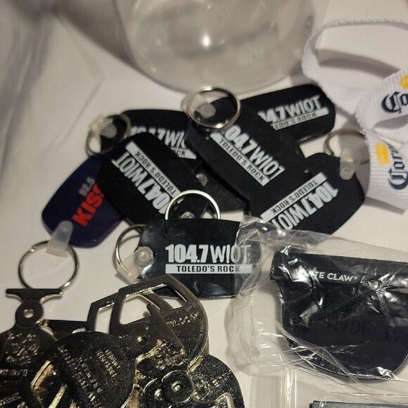 Radio And Beer Promotional Lot - Picture 3 of 6